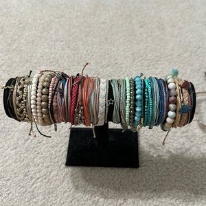 bundle of puravida bracelets ! there are many extra included! 26 puravida total!